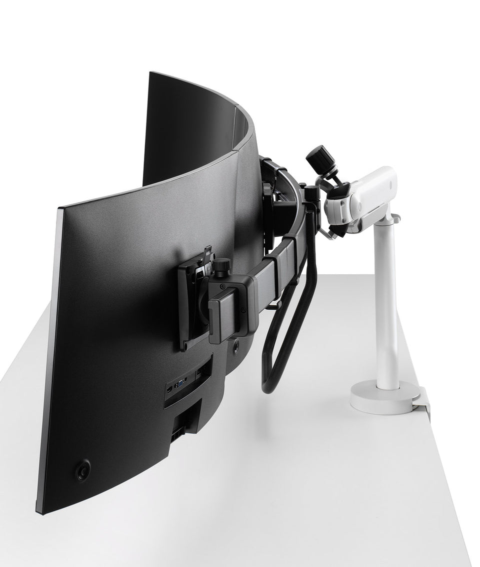Brazo articulado para tres monitores de gran tamaño Flo X