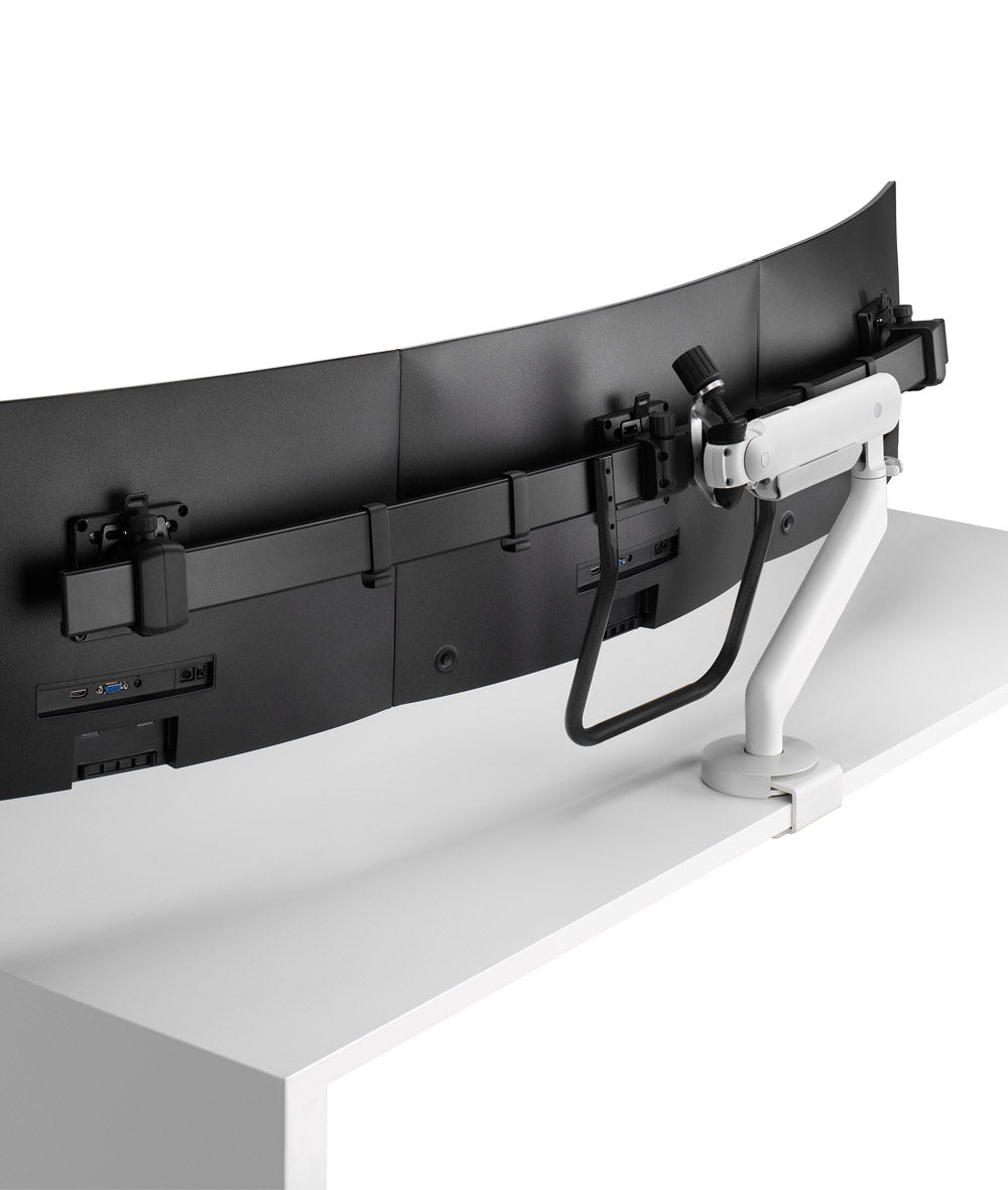 Brazo articulado para tres monitores de gran tamaño Flo X