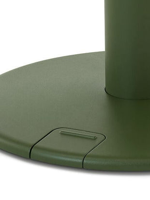 Vista detallada del interruptor de ajuste de un escritorio sit-stand de Herman Miller.